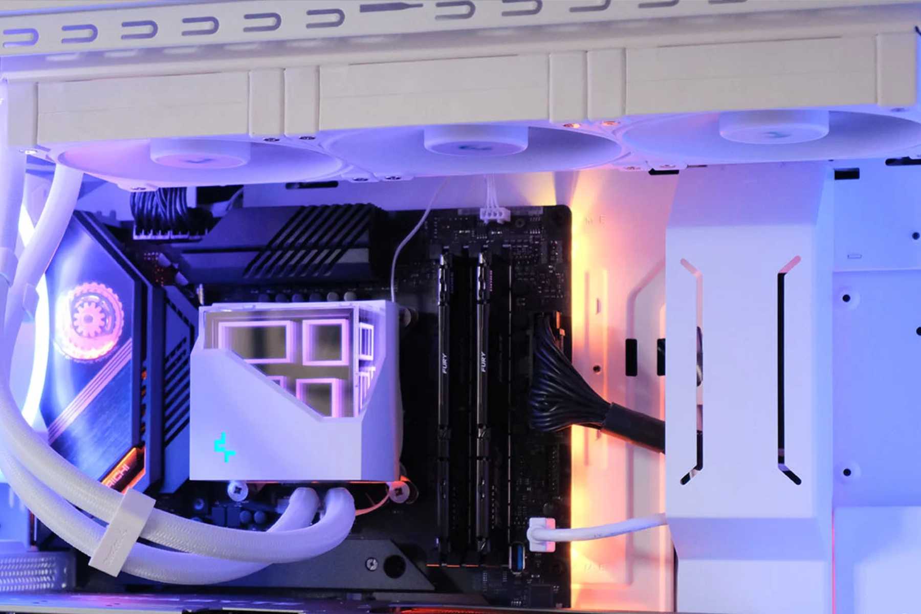 DeepCool LT720 WH in white mounted to a computer.