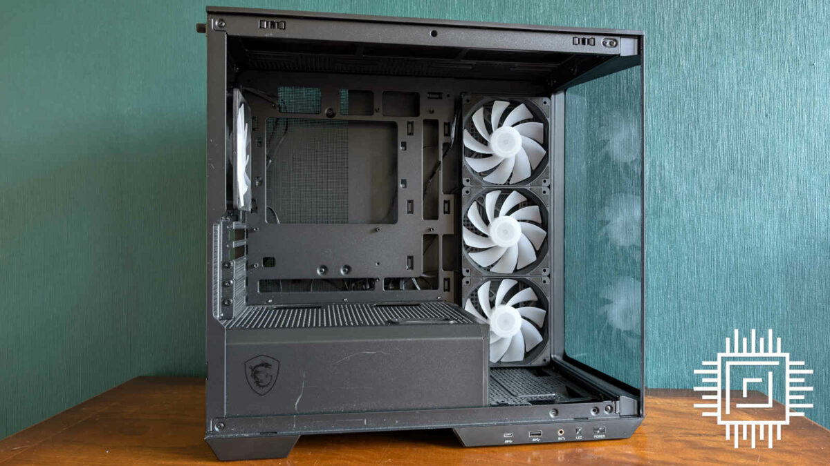 MSI MAG Pano M100 PZ case, its side panel removed