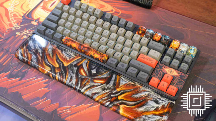 Drop Lord of the Rings keyboard, featuring various Mordor motifs including Sauron's visage, as well as The Great Eye