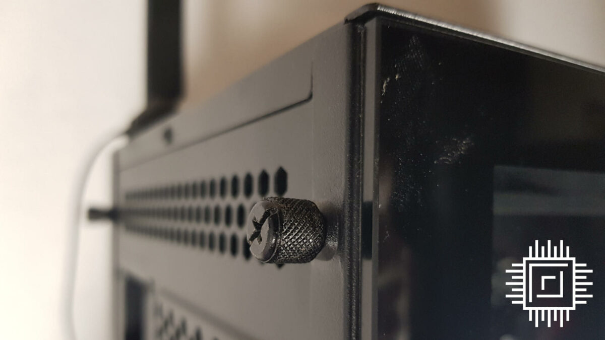 Removable thumbscrews on the PC case tempered glass window.