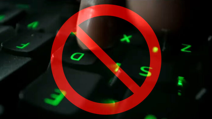 Valve outright bans Razer’s new keyboard feature in CS2