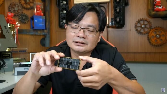 MSI Overclocker holding CAMM2 DDR5.