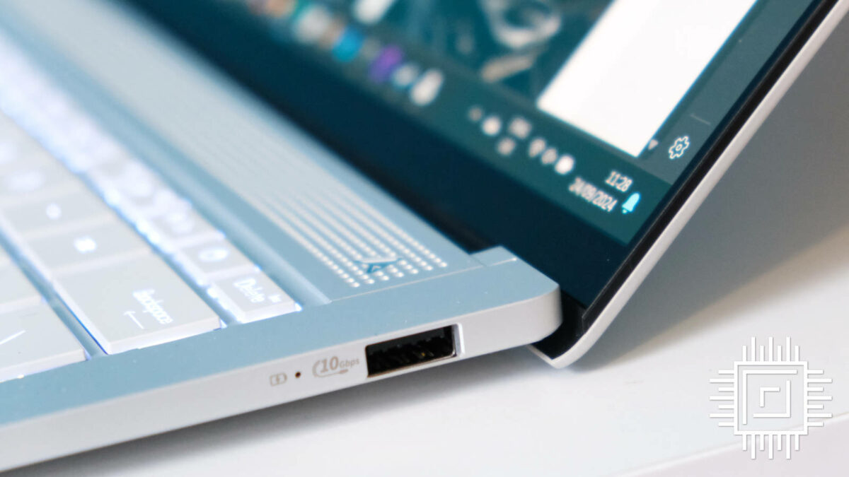 Asus Zenbook S 14 right side port includes a USB Type-A.