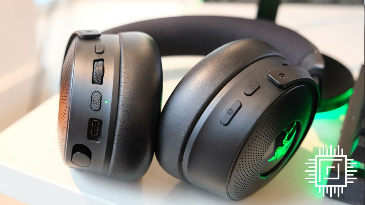 Razer Kraken V4 Pro on-board controls.