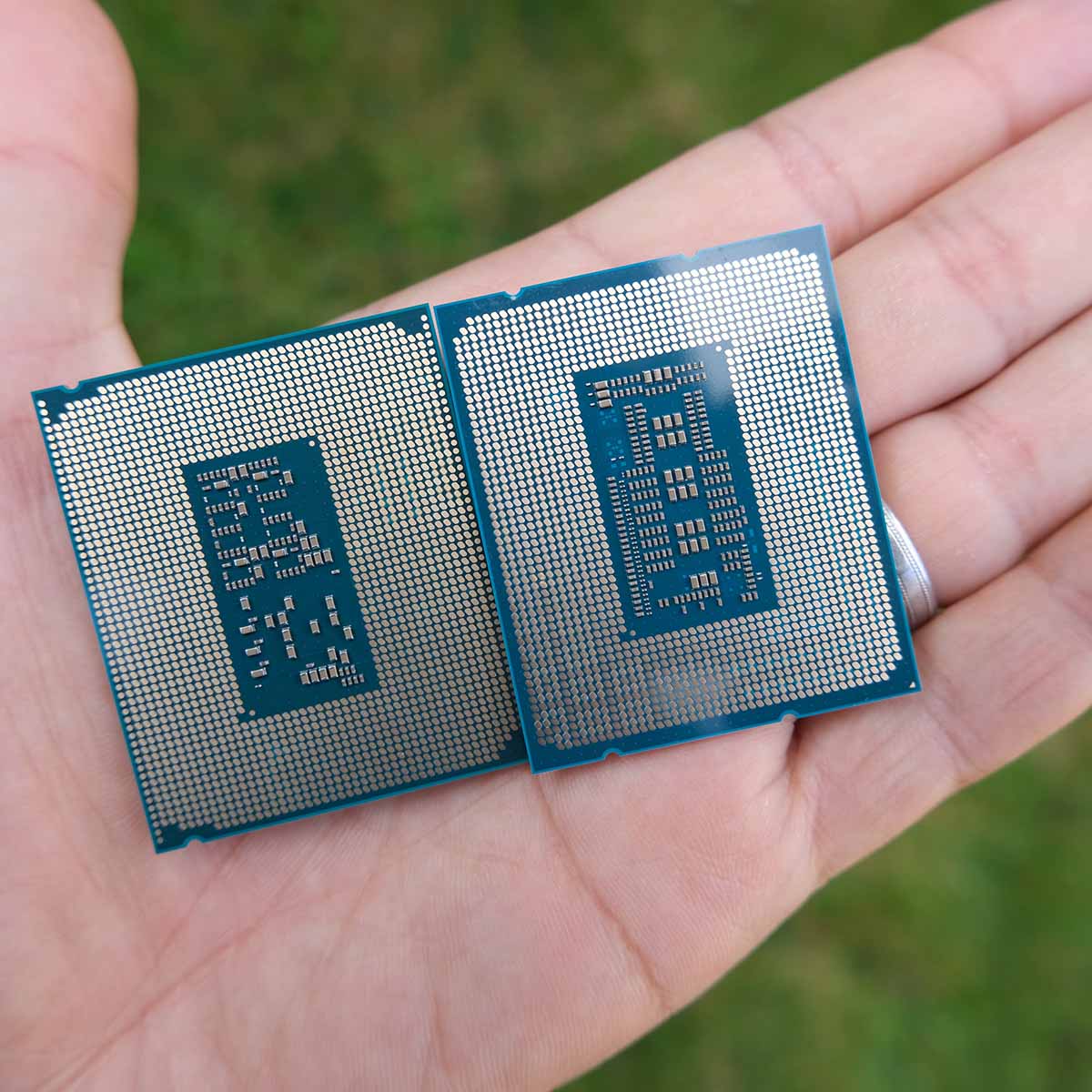 A picture of the Core Ultra 9 and Core i9-14900K showing rear pads.