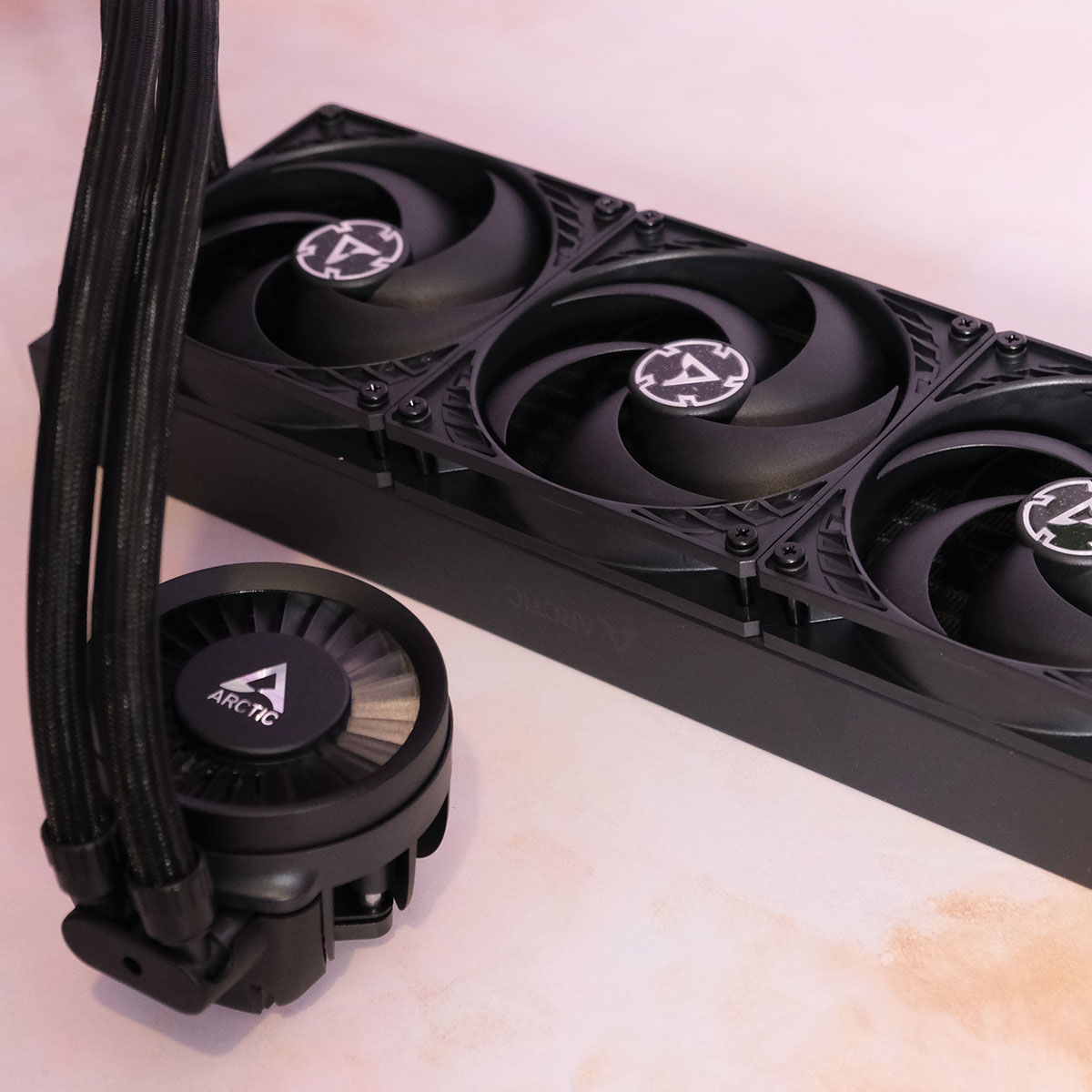 Arctic Liquid Freezer III 360 AIO cooler