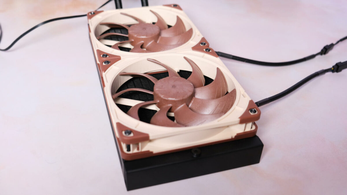 Noctua NF-A14x25 G2 on a be quiet! Pure Loop 240, angled.