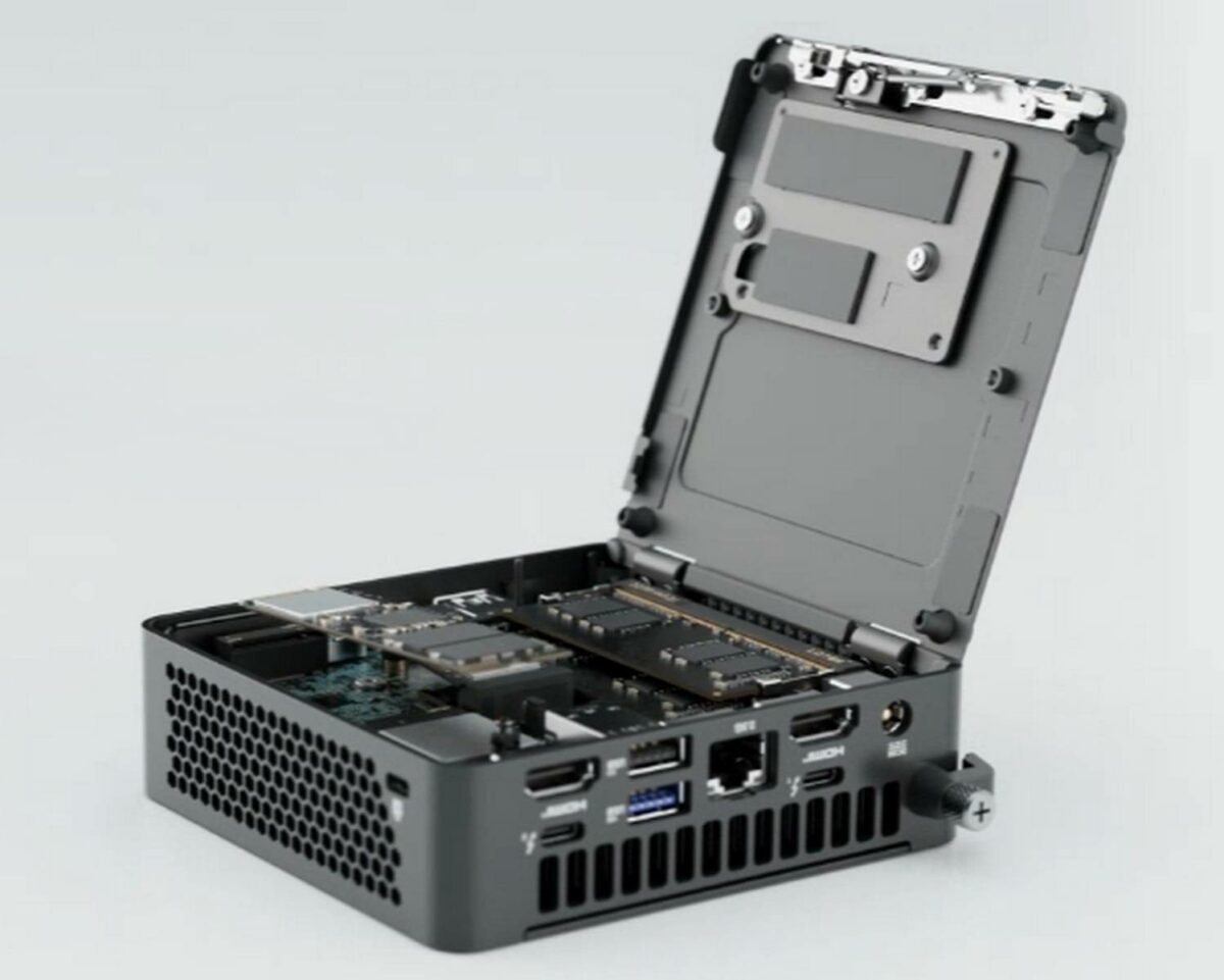 Asus NUC 15 Pro Slim Mini-PC inside.