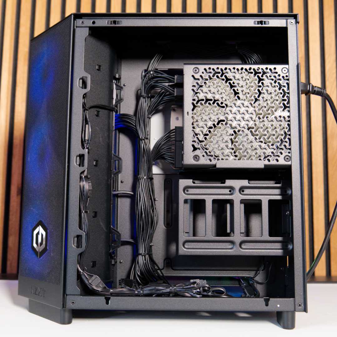 CyberpowerPC UK Ultra XT Custom PC rear cable management.