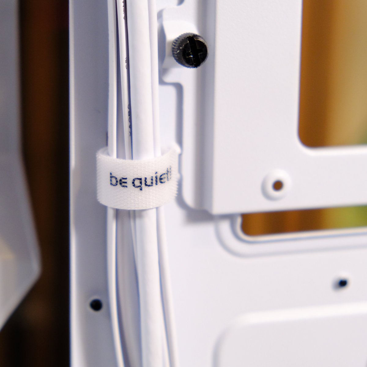 be quiet! Pure Base 501 DX white preinstalled cable ties.